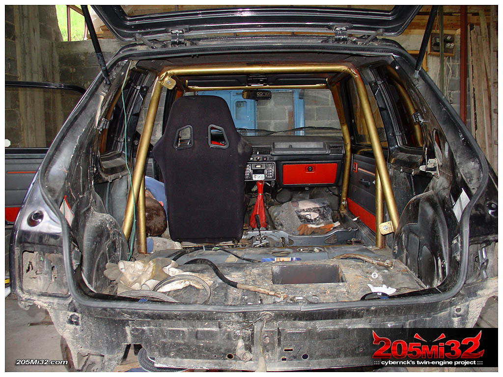 Looking back at the interior, we thought it was a good idea to remove the Sparco Sprint bucket seat.
