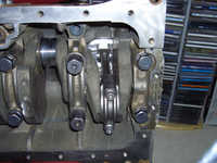 Assembling engineblock with one piston and rod assembly