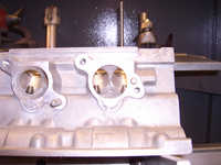 Picture up the inlet-ports, enginebuilder turned some conical inlet-valve guides