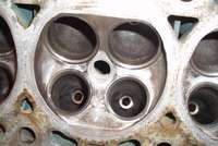 cylinder head closeup, looking good for start, from this side...