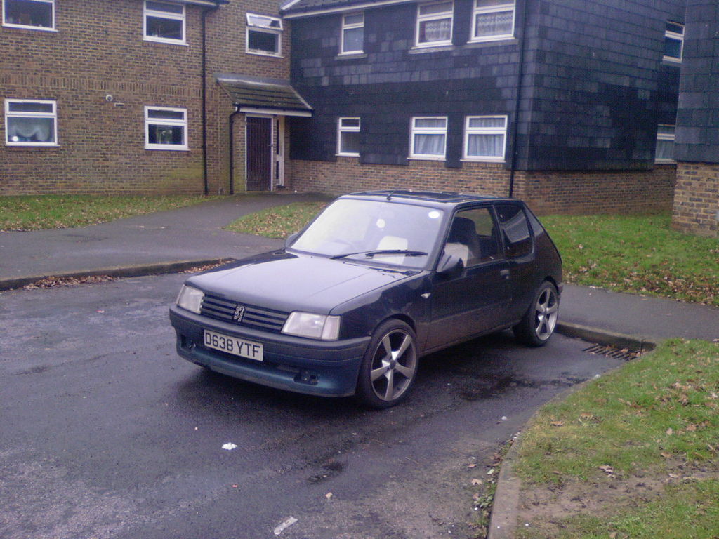 A little bit chav with the 17's , but they have gone and this is the only picture I have of the car in one peice.